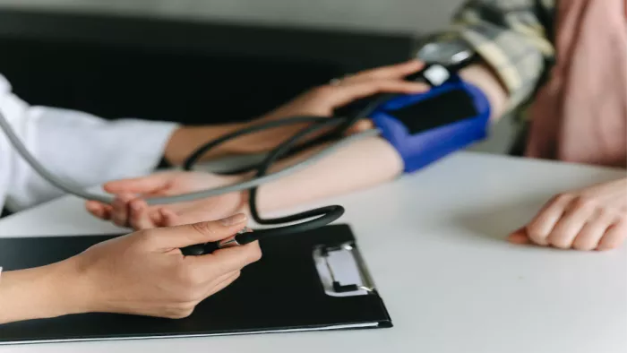 Effects of Hypertension: हाइपरटेंशन डालता है शरीर के इन अंगों पर प्रभाव