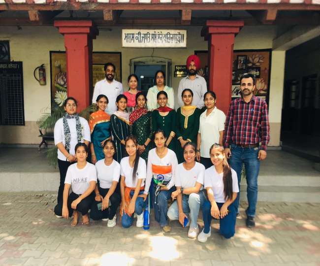 जालंधर के नेहरू गार्डन स्कूल की टीम ब्लॉक स्तर के कोरियोग्राफी मुकाबले में बनी चैंपियन