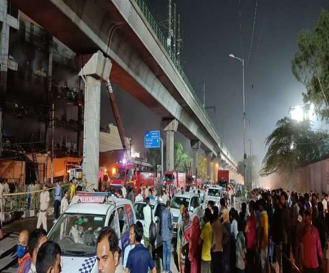 घटना वाली इमारतों में आग से बचाव के पर्याप्त इंतजाम नहीं थे।
