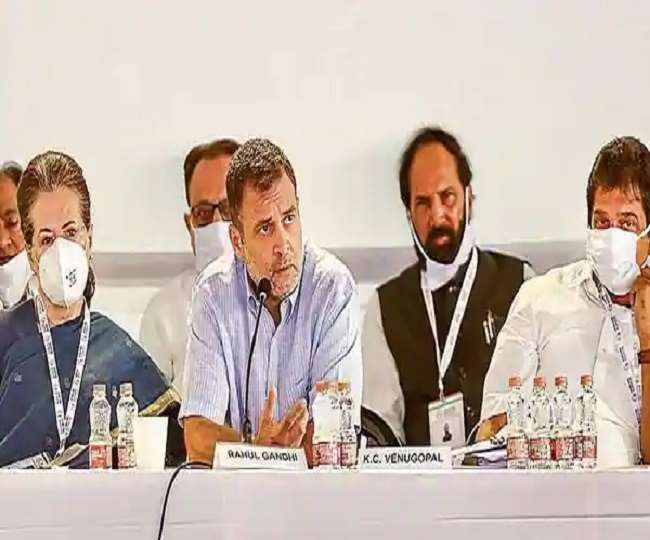 उदयपुर के चिंतन शिविर में कांग्रेस अध्यक्ष सोनिया गांधी और राहलु गांधी