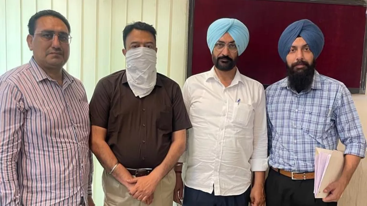 Bathinda News: एक लाख की रिश्वत ले रहा था सुपरिटेंडेंट इंजीनियर, विजिलेंस ने रंगे-हाथों किया गिरफ्तार