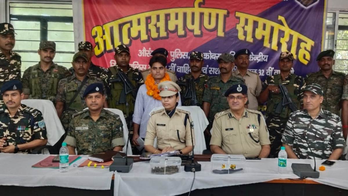 https://www.jagranimages.com/images/newimg/15052023/15_05_2023-naxal_surrender_23413079.jpg