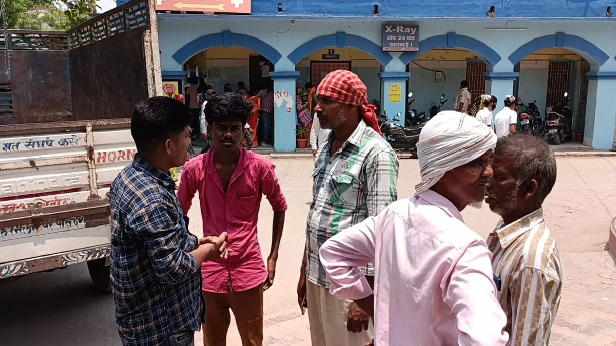 शादी को नहीं हुआ एक साल, ट्रक की चपेट में आए दंपती की PMCH में मौत; किशोरी घायल, परिजन बोले- गर्भवती थी नेहा