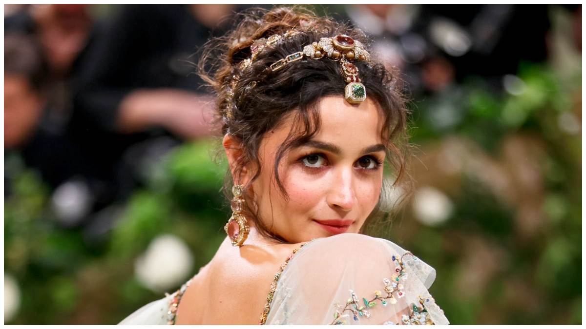 https://www.jagranimages.com/images/newimg/15052024/15_05_2024-alia_met_gala_23718469.jpg