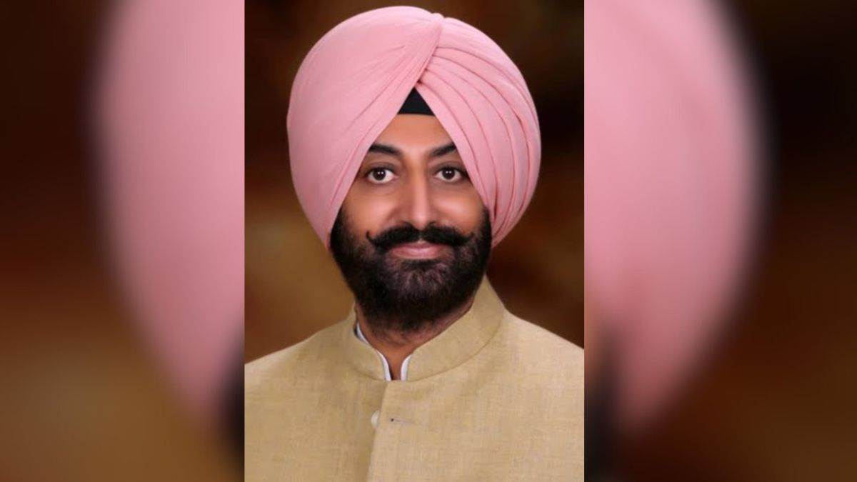 akali dal expelled ravikaran singh kahlon from the party this is why action took place