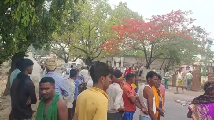 Chatara Accident: तेज रफ्तार का कहर, स्कॉर्पियो ने दो छात्राओं को रौंदा; सड़क पर उतरे उग्र ग्रामीण (फोटो- जागरण)