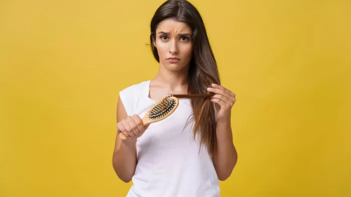 Hair Fall: बालों को टूटने-झड़ने से बचाने के उपाय