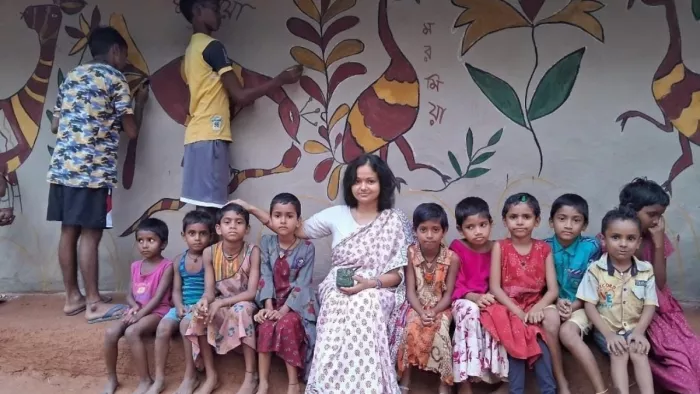 Jharkhand News: आदिवासी समाज की संस्कृति और कला की थाती सहेज रहीं प्रोफेसर मधुश्री (फोटो- जागरण)