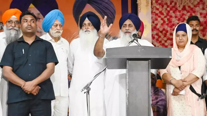 चुनावी सभा मौके सुखबीर सिंह बादल के साथ विरसा सिंह वल्टोहा, बलजीत सिंह जलालउस्मां। (जागरण)