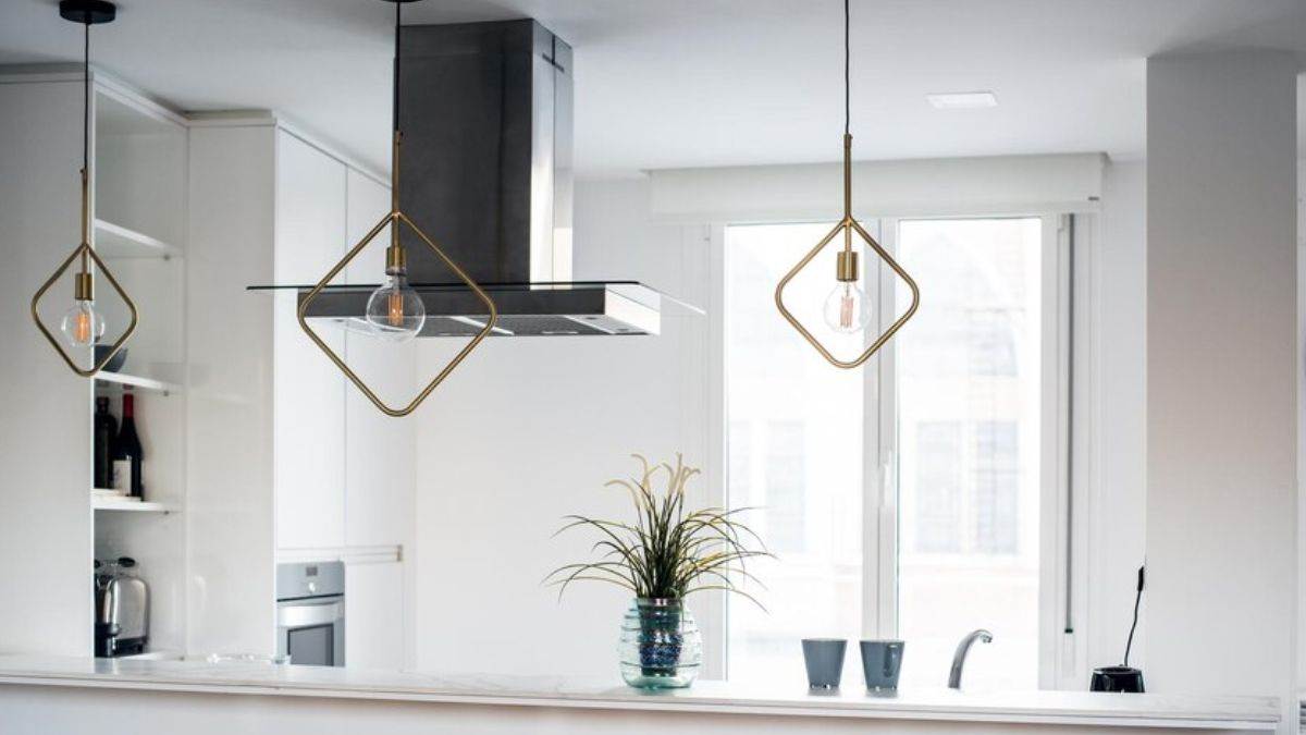https://www.jagranimages.com/images/newimg/15052024/15_05_2024-top_glen_kitchen_chimney__23718529.jpg