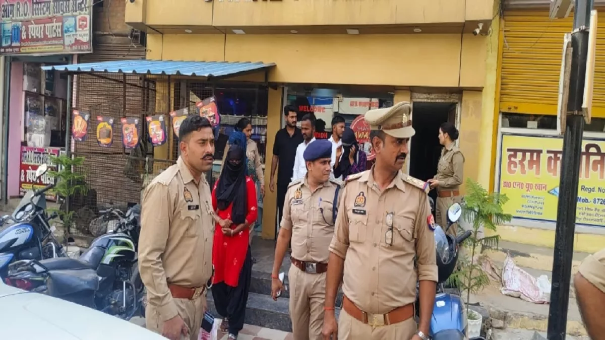 अंबेडकरनगर के होटल में आपत्तिजनक स्थिति में मिले तीन युवक-युवतियां, होटल सील