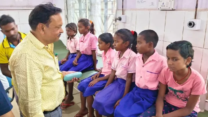 देवघर में मिड-डे-मील के भोजन में मिली मरी छिपकली, 40 बच्चे बीमार (जागरण)