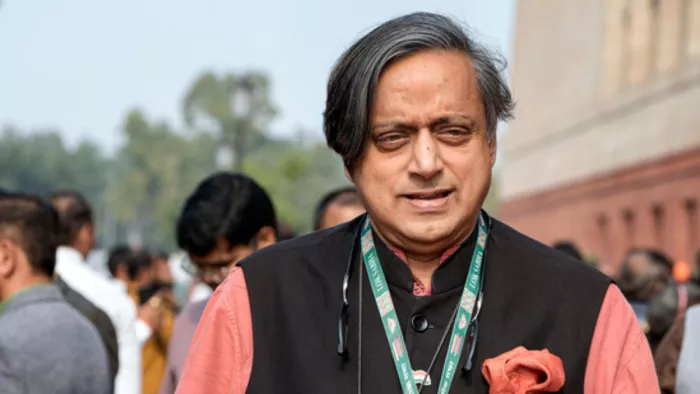 थरूर ने ऑपरेशन सिंदूर पर केंद्र सरकार की तारीफ की थी (फोटो: पीटीआई)