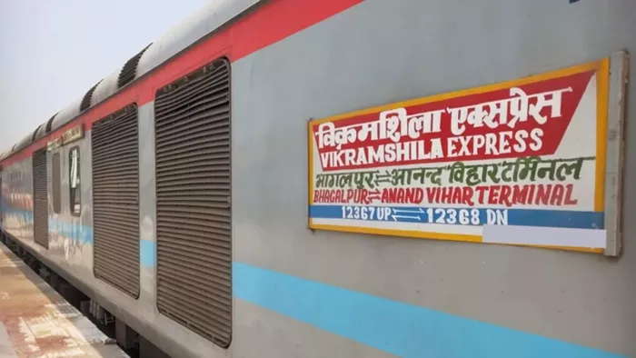विक्रमशिला एक्सप्रेस देरी से चलेगी (जागरण फोटो)