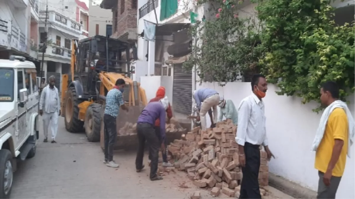 Prayagraj Violence: जुमे से पहले अटाला की सड़कों और पार्कों से नगर निगम ने हटाया 30 ट्रक ईंट-पत्थर