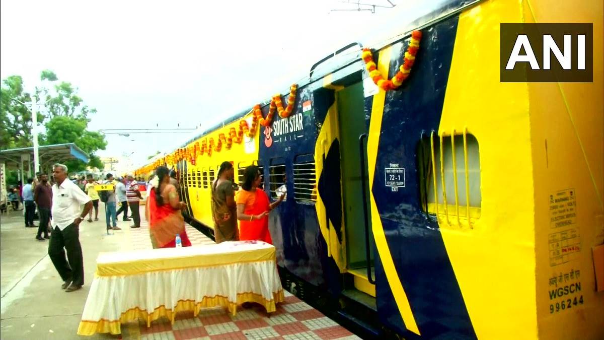 भारत गौरव स्कीम के तहत पहली ट्रेन शुरू, कोयंबटूर में ट्रेन को दिखाई गई हरी झंडी