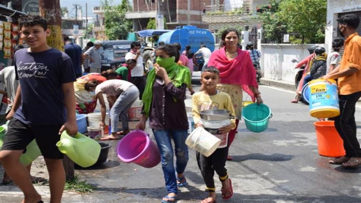 बीते कई दशकों से इसी हालात में है राष्ट्रीय राजधानी।