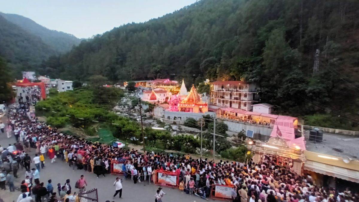 Kainchi Dham Mela: कैंची धाम का 59वां स्थापना दिवस, तीन लाख से ज्यादा भक्तों ने टेका मत्था - Today is the 59th foundation day of Neem Karoli Baba Kainchi Dham Thousands of