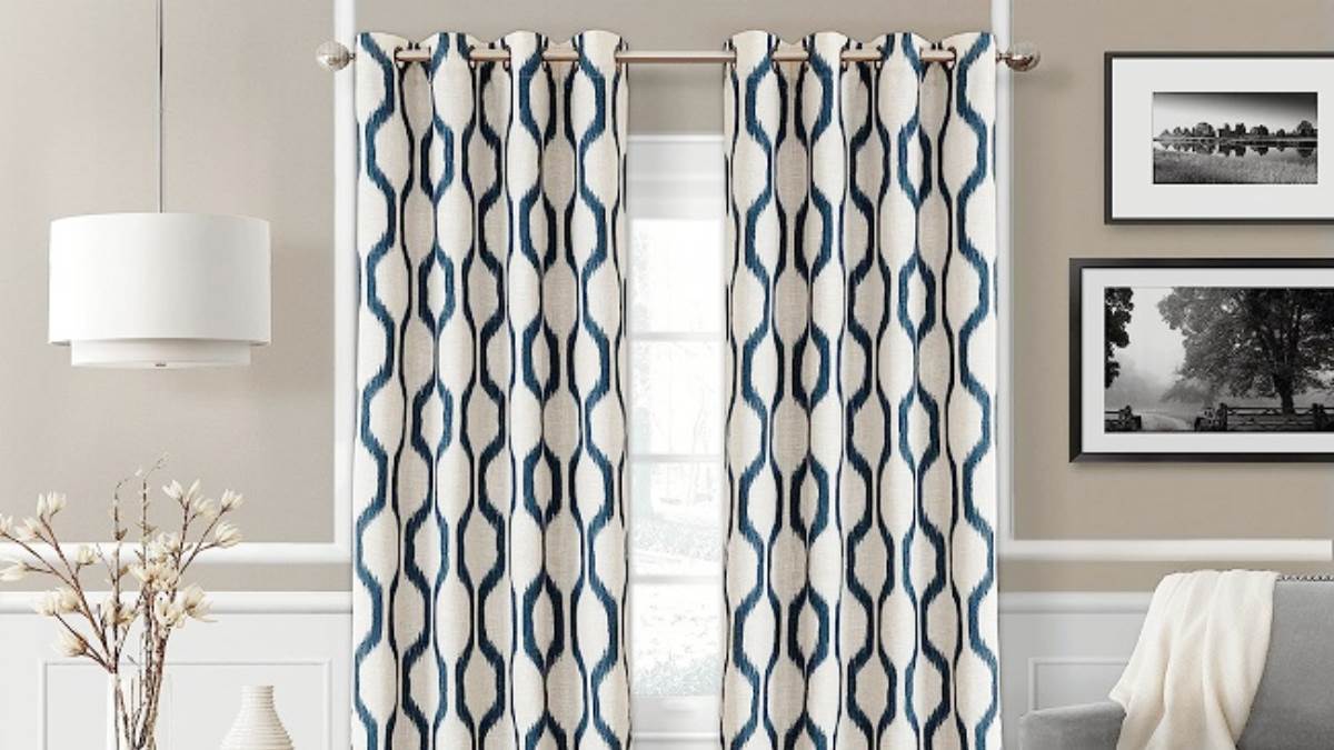 https://www.jagranimages.com/images/newimg/15062023/15_06_2023-linen_curtains_for_living_room_23442258.jpg