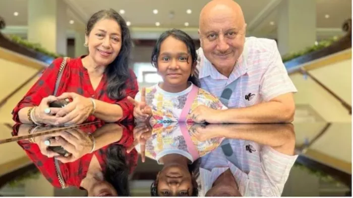 Satish Kaushik daughter wishes Anupam Kher Happy fathers day
