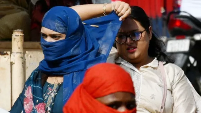 पश्चिमी उप्र के कुछ जिलों में शाम को मौसम ने करवट ली।