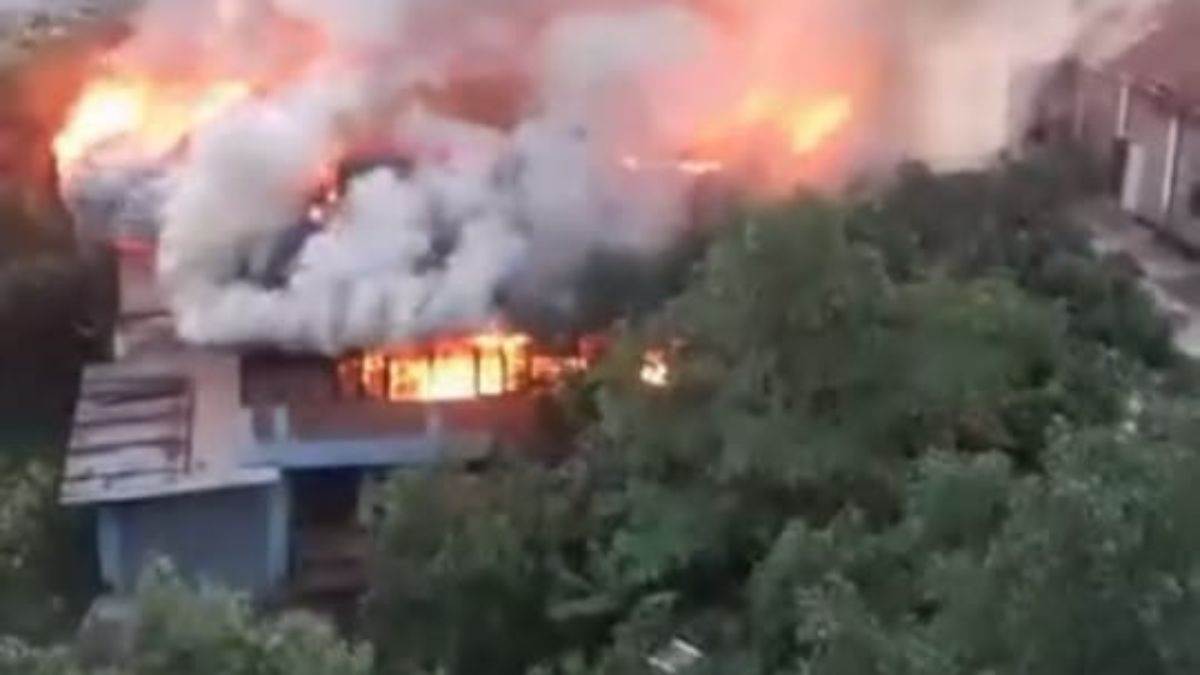 https://www.jagranimages.com/images/newimg/15062024/15_06_2024-manipur_cm_house_fire_23739783_225020405.jpg