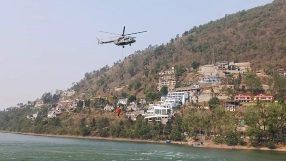 Uttarakhand Forest Fire: वायुसेना की ली गई मदद, भीमताल झील का पानी लिफ्ट कर जंगल की आग पर डाला