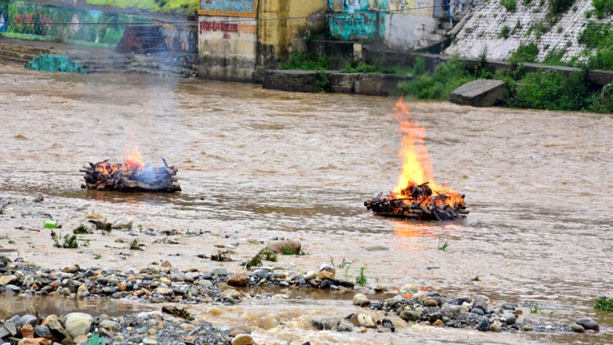 https://www.jagranimages.com/images/newimg/15062025/15_06_2025-cremation_23964775_174039790.jpg
