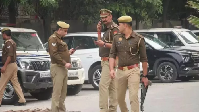 दो फरार बदमाशों की तलाश में जुटी पुलिस टीम। फाइल फोटो