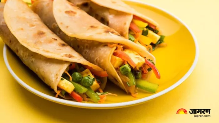 Leftover Roti से बनाएं हेल्दी और टेस्टी Wrap, स्वाद लेकर खाएगा हर कोई (Image Source: Freepik)