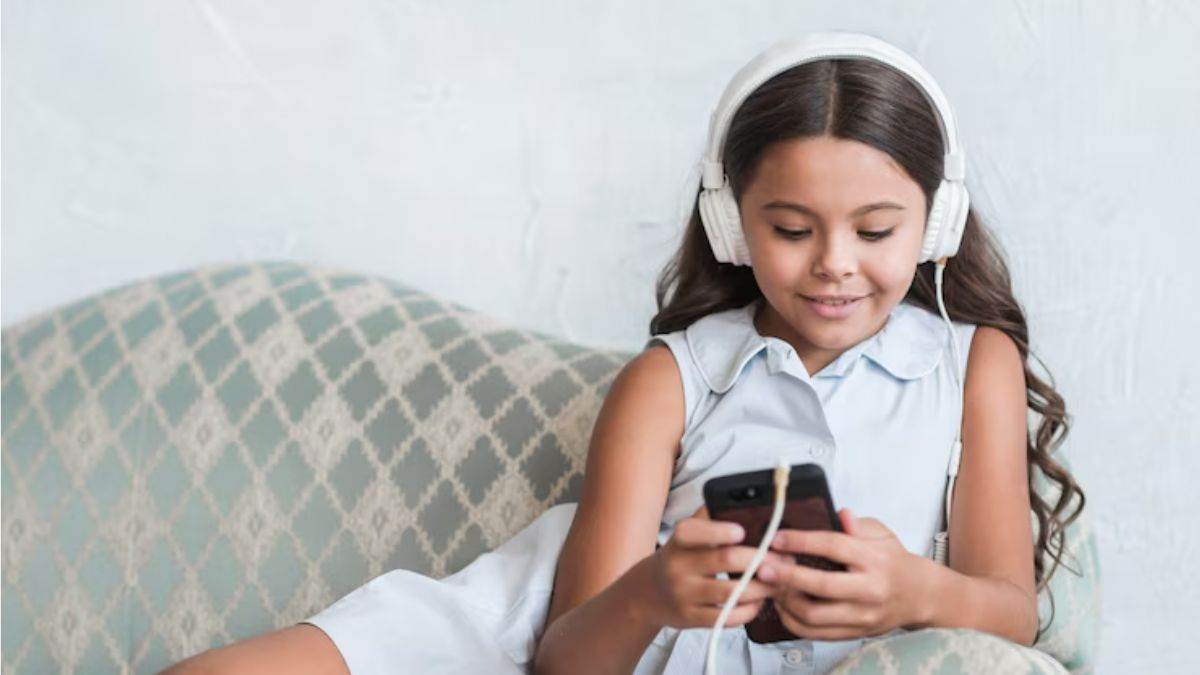 https://www.jagranimages.com/images/newimg/15062025/15_06_2025-smartphone_addiction_2_23964851.jpg