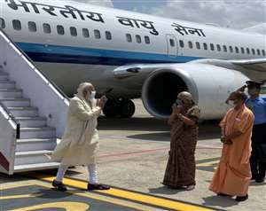 प्रधानमंत्री नरेंद्र मोदी गुरुवार को पांच घंटे अपने संसदीय क्षेत्र वाराणसी में रहेंगे।