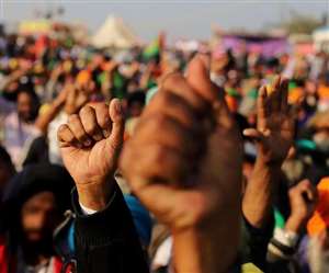 उत्तर प्रदेश सरकार के खिलाफ समाजवादी पार्टी और यूपी किसान मजदूर मोर्चा गुरुवार को सड़कों पर है।