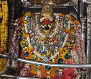 विंध्यवासिनी मंदिर पर कूपन सिस्टम लागू किया गया।