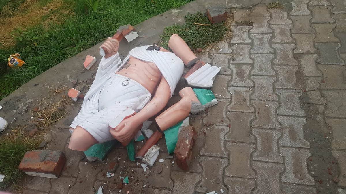 mahatma gandhi statue vandalized in bathinda