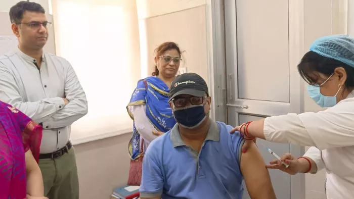 Covid-19 Booster Dose: प्रिकाशन डोज के लिए अभियान शुरू.