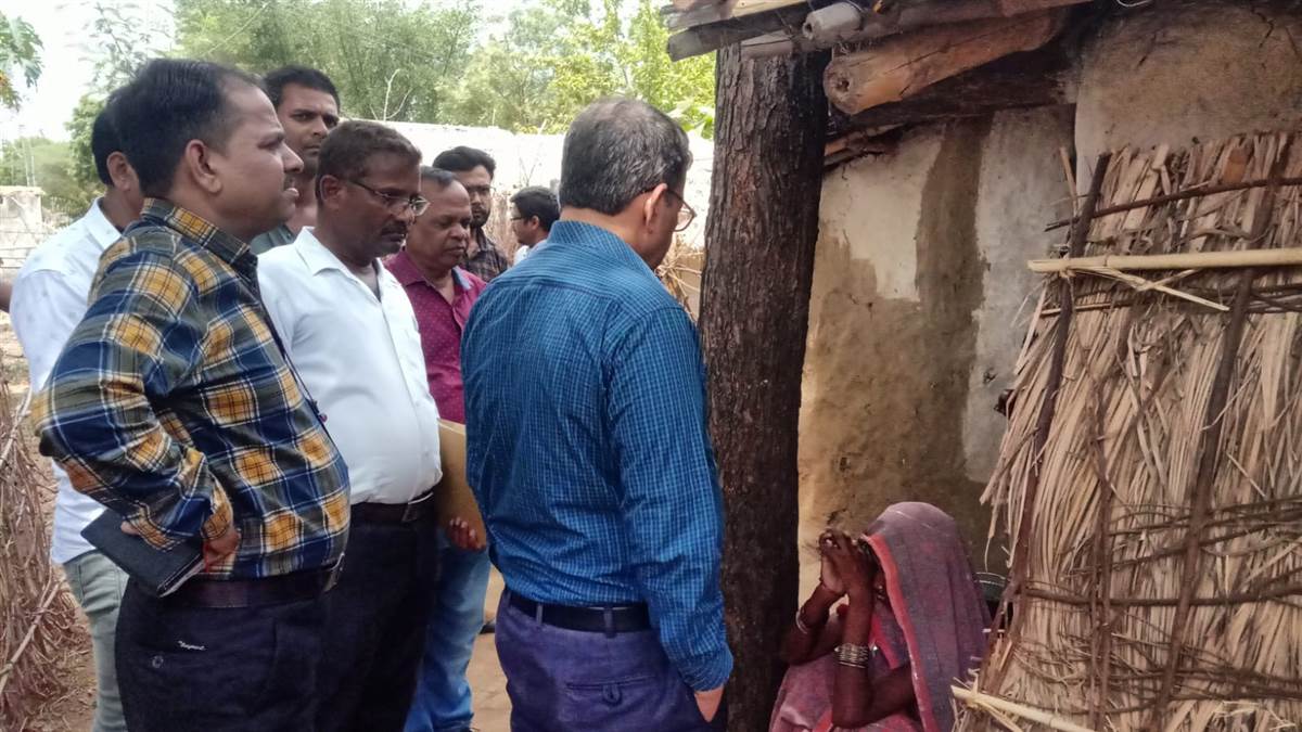 two children died due to diarrhea in mirzapur fourteen people sick in dalit basti of halia