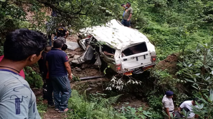 Chamoli Accident: बोलेरो वाहन दुर्घटनाग्रस्त हो गया है।