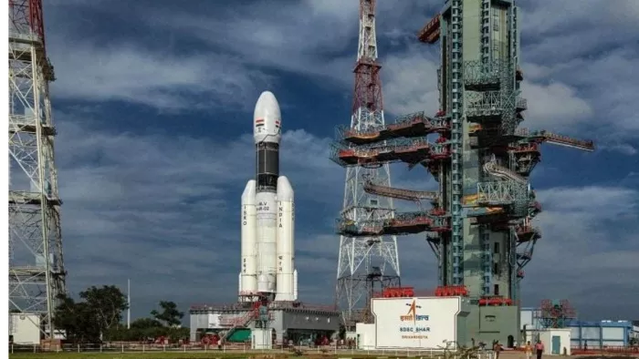 इसरो ने संचार उपग्रह जीसैट-12 को पीएसएलवी सी-17 से किया था लॉन्च। फाइल फोटो।