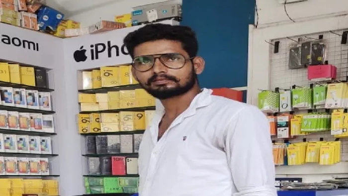 Gopalganj: दोस्तों से शर्त लगाकर युवक ने खा लिए 150 मोमोज, बाद में बेहोश होकर गिरा; अस्पताल में मौत