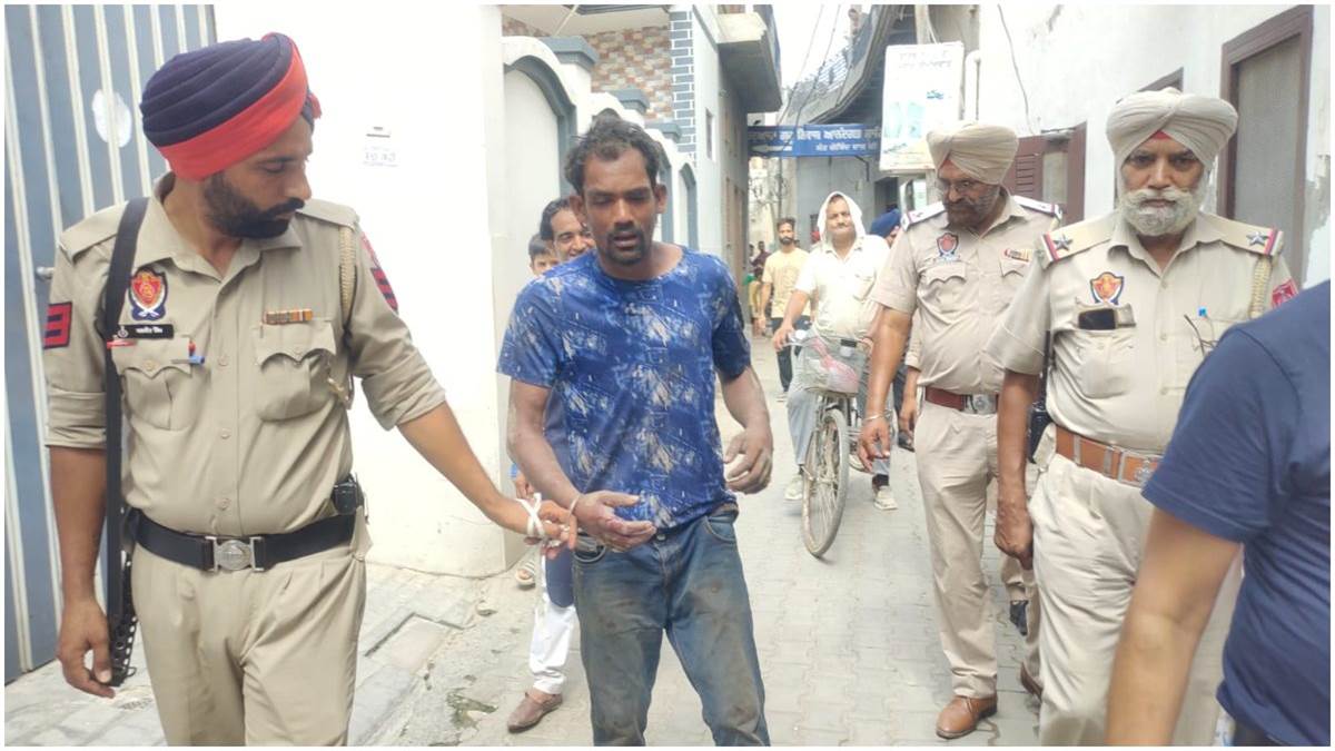 muktsar news thieves caught stealing by breaking the locks of a closed house in broad daylight