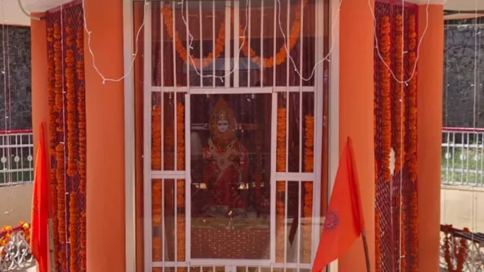 साल 1990 में आतंकी हिंसा का शिकार हुआ था मां भगवती उमा देवी मंदिर।