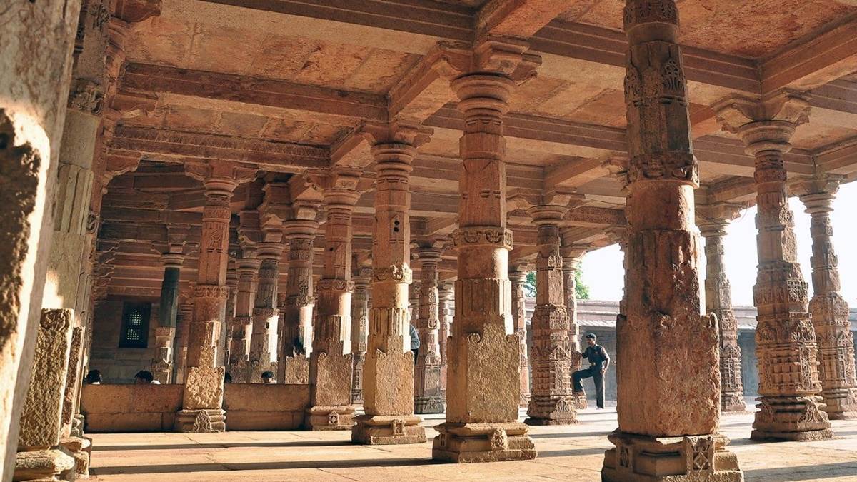 https://www.jagranimages.com/images/newimg/15072024/15_07_2024-dhar_bhojshala_23758753.jpg