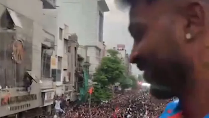 हार्दिक पांड्या के लिए सड़कों पर उतरा जनसैलाब