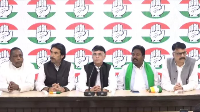मार्च में कांग्रेस की सदस्यता के लेने के दौरान जेपी भाई पटेल। (फोटो-एएनआई)