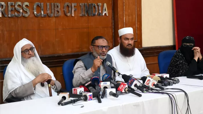 मुस्लिम पर्सनल लॉ बोर्ड की दिल्ली में हुई थी बैठक।
