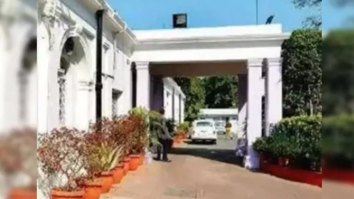 पूर्व सांसदों को सरकारी बंगला खाली करने का नोटिस।