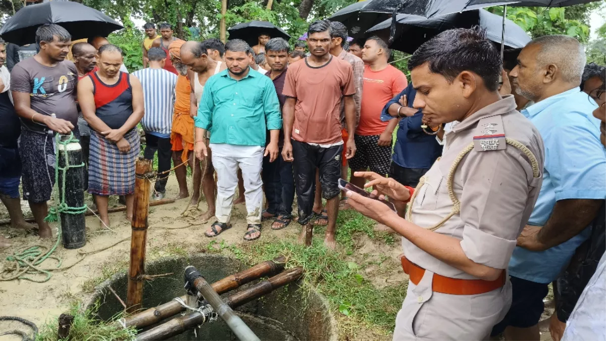 Palamu News: कुआं में जहरीली गैस से पिता-पुत्र की मौत, काफी मशक्कत से निकाले गए शव