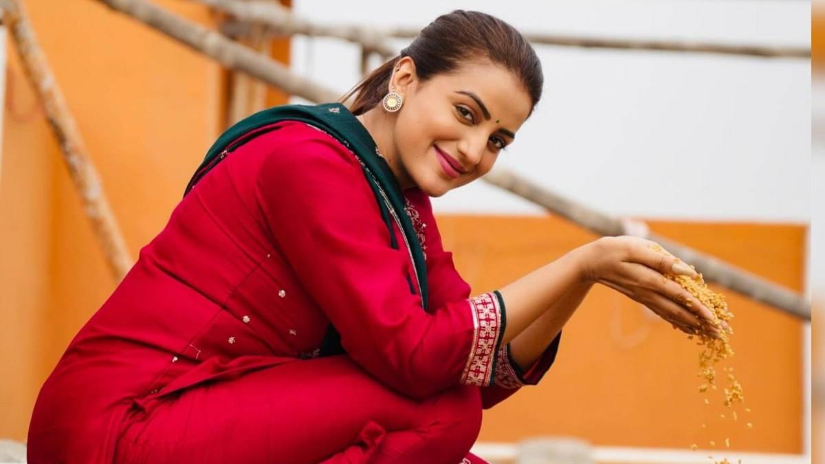 https://www.jagranimages.com/images/newimg/15072025/15_07_2025-akshara_singh_23985168.jpg
