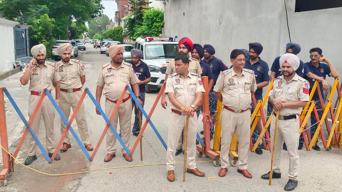 vigilance bureau raided bikram majithia house and office